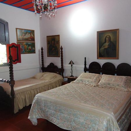 Finca La Colina Bed and Breakfast Calarcá Esterno foto