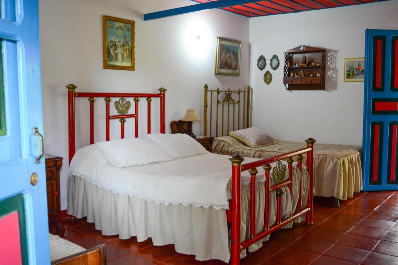Finca La Colina Bed and Breakfast Calarcá Esterno foto