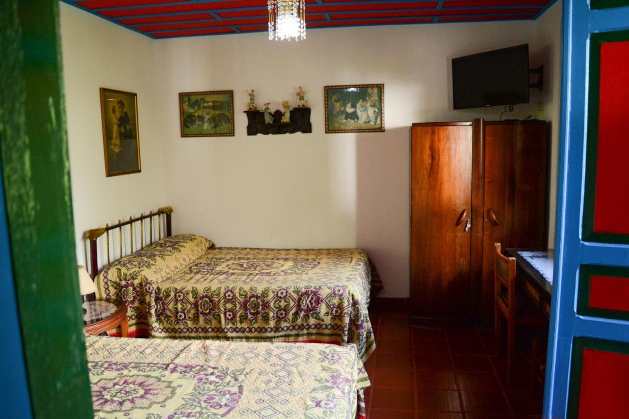 Finca La Colina Bed and Breakfast Calarcá Esterno foto