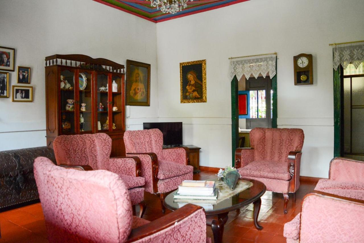 Finca La Colina Bed and Breakfast Calarcá Esterno foto